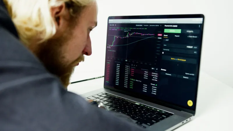 Scommettere il Lunedì: Come Trasformare l'Overreaction del Weekend in Profitto